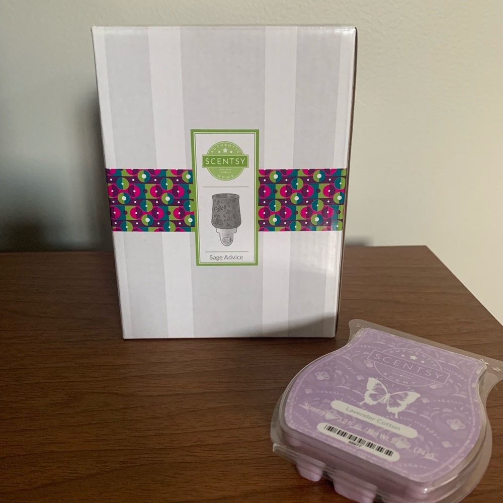 BNIB Scentsy Sage Advice Plug in and Lavender Cotton Wax
